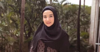 Sungguh Menawan, Hijab Syar’i Bisa Dipakai dengan 2 Cara Ini