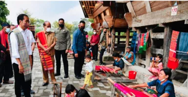 Menilik Pesona Kampung Ulos Samosir, Diresmikan Jokowi Hari Ini
