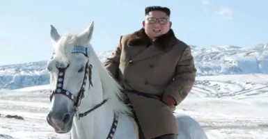 Kim Jong Un Menunggangi Kuda Putih, ada Pesan Tersembunyi