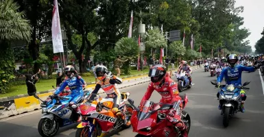 Fans Indonesia Panjat Pohon Tonton Parade MotoGP, Ducati Takjub