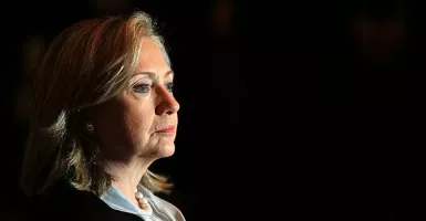 Hillary Clinton Tiba-Tiba Main Peran Jadi Janda Raksasa