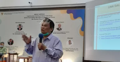 Emrus Sihombing Mendadak Kritik Kondisi Jalan di Pulau Samosir