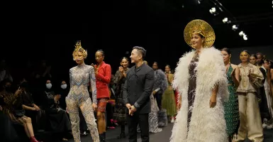 Hian Tjen x Make Over Goncang Panggung Arab Fashion Week