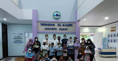 Luminor Hotel Pecenongan Bagikan Nasi Box ke Yayasan Al Kahfi