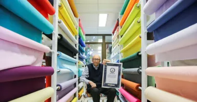 Kakek 100 Tahun Dapat Rekor Kerja Paling Lama di Kantor yang Sama