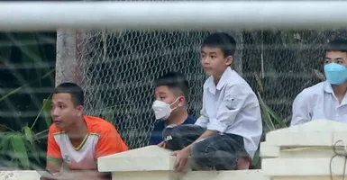 Naik Tembok, Warga Vietnam Memata-matai Latihan Timnas Indonesia