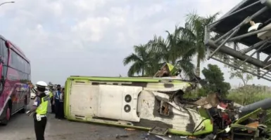 Fakta Kecelakaan Maut Bus di Tol Sumo, Kapolda Jatim Buka-bukaan
