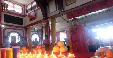 Perayaan Waisak di Vihara Tanda Bhakti Berlangsung Khidmat