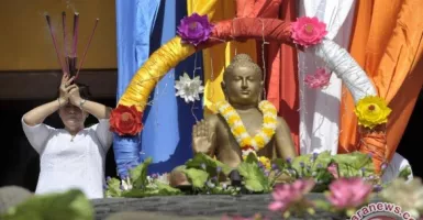 Umat Buddha Rayakan Waisak, Ini Makna Prosesi Puja Bakti Trisuci