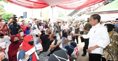 Blusukan ke Pasar Bogor, Jokowi Sidak Harga Minyak Goreng Curah