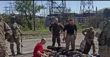 1.730 Tentara Ukraina Menyerah, Keluar dari Pabrik Baja Azovstal