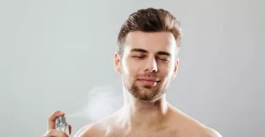 Jangan Semprot di Baju, Ini Cara Tepat Memakai Parfum Khusus Pria