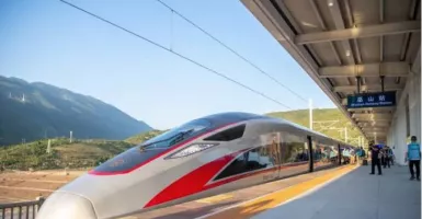 Manuver China Luar Biasa, Jalur Kereta Cepat 1000 KM Beroperasi