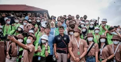 Dongkrak Wisata Lombok, Sandi Uno Ajak Ratusan Mahasiswa Piknik