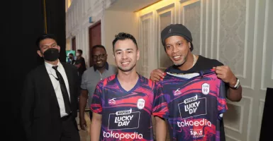 Kerennya Gaya Ronaldinho Pakai Jersey Terbaru Rans Nusantara FC