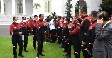 Menpora Dampingi Jokowi Serahkan Bonus SEA Games 2021