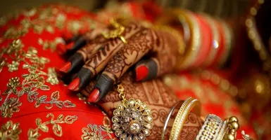 Sosok yang Menikah dengan Wanita India ini Sungguh Membingungkan