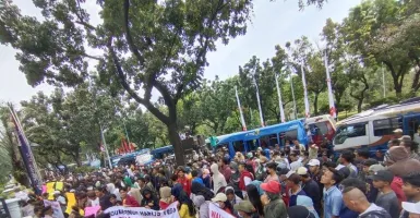 Ribuan Massa Protes di Balaikota DKI, Minta PT BMKU Dibongkar