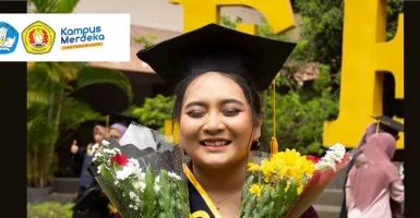 Kuliah Sambil Kerja, Michelle Wisudawan Terbaik UPN Yogyakarta, IPK 3,98