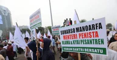Ratusan Santri Aksi di Patung Kuda, Desak Jokowi Pecat Suharso Monoarfa