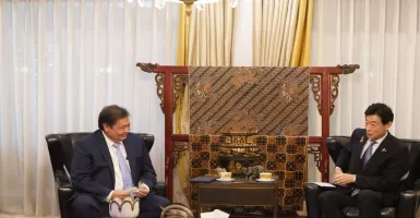 Menko Airlangga dan Menteri Jepang Bahas Kerja Sama Investasi