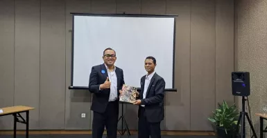 Kembalikan Gelang Tamu yang Tertinggal, Karyawan Batiqa Hotel Jababeka Terima Penghargaan