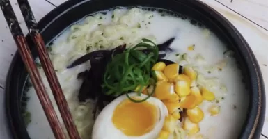 Resep Ramen Jepang Pakai Mi Instan, Rasanya Mantap!