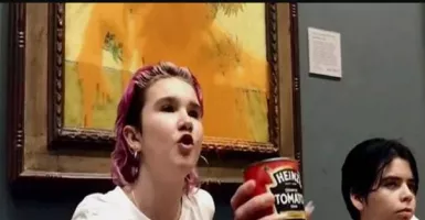 OMG! Aktivis Lingkungan Nekat Menyiramkan Sup Tomat ke Lukisan Van Gogh