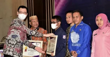 MenPAN-RB Azwar Anas Mendadak Beri Penghargaan ASN di Gorontalo, Kok Bisa?