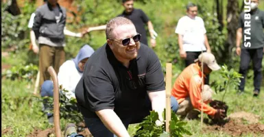Starbucks Donasikan 48 Ribu Bibit Pohon Kopi ke Petani Kopi di Jabar