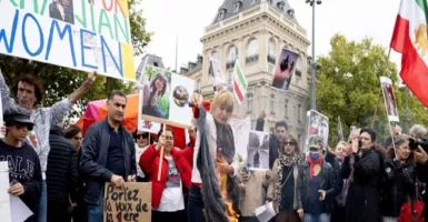 Para Pejabat Uni Eropa Bergerak, Iran Dihajar dengan Sanksi Akibat Protes Antihijab