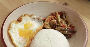 Resep Sambal Terung, Makan Pakai Nasi & Telur Ceplok Makin Nikmat!