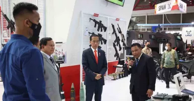 Didampingi Prabowo, Jokowi Sebut Industri Pertahanan Berkembang