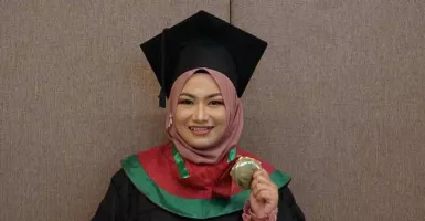 Dwi Lulusan Terbaik UM Surabaya, IPK 4, Tipsnya Bisa Dicoba