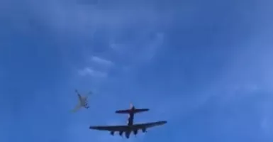 Video Mengerikan Detik-detik 2 Pesawat Bertabrakan di Udara dan Hancur Lebur