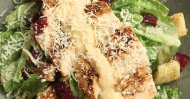 Resep Chicken Caesar Salad, Menu Diet Sehat yang Nikmat