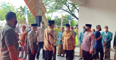 Prabowo Tak Injak Karpet Merah di Depan Jokowi, Didoakan Jadi Presiden
