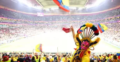 Fans Ekuador Cari Ribut Sindir soal Uang, Suporter Qatar Ngamuk di Stadion