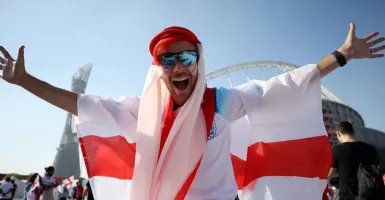 Fans Timnas Inggris Masuk Kandang Singa Saat Cari Bir di Qatar