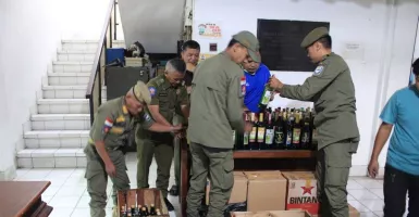 Jelang Nataru, Satpol PP Kota Bandung Amankan 608 Botol Minol dan 504 Obat Terlarang