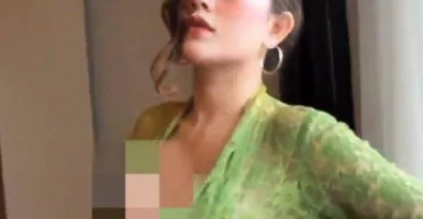Tanpa Sensor! Link Full Video Kebaya Hijau Viral di Twitter, Si Wanita Bersandar