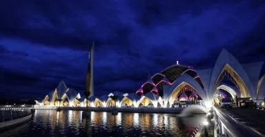 Konstruksi Bangunan Masjid Al Jabbar Bandung Memiliki Keistimewaan