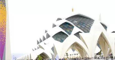 Ridwan Kamil Ajak Warga Jaga Kebersihan Masjid Raya Al Jabbar