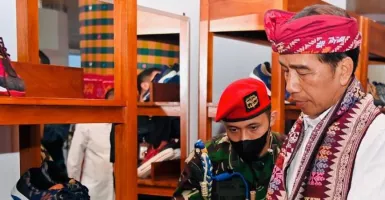 Keren! Sepatu Kets Motif Tenun Bali Ambil Hati Presiden Jokowi
