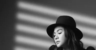 Vicky Shu Comeback Sebagai Penyanyi dan Songwriter Lewat Lagu Sayangnya Masih Sayang