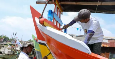 Pelaut Semringah, Komunitas Nelayan Dukung Ganjar Bantu Renovasi Perahu