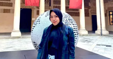 Mahasiswa Berprestasi Unair, Nadia Rajin Promosikan Batik di Italia
