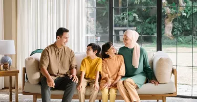 4 Ide Gaya Pakaian Ramadan dan Lebaran Ala UNIQLO, Cocok untuk Keluarga!
