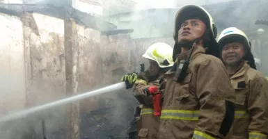 Arus Pendek, 10 Rumah Hangus dalam Kebakaran di Jakarta Timur