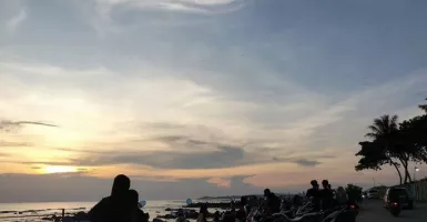 Wisata Pantai Batu Rame Jadi Tempat Mengabuburit Warga Lampung Selatan